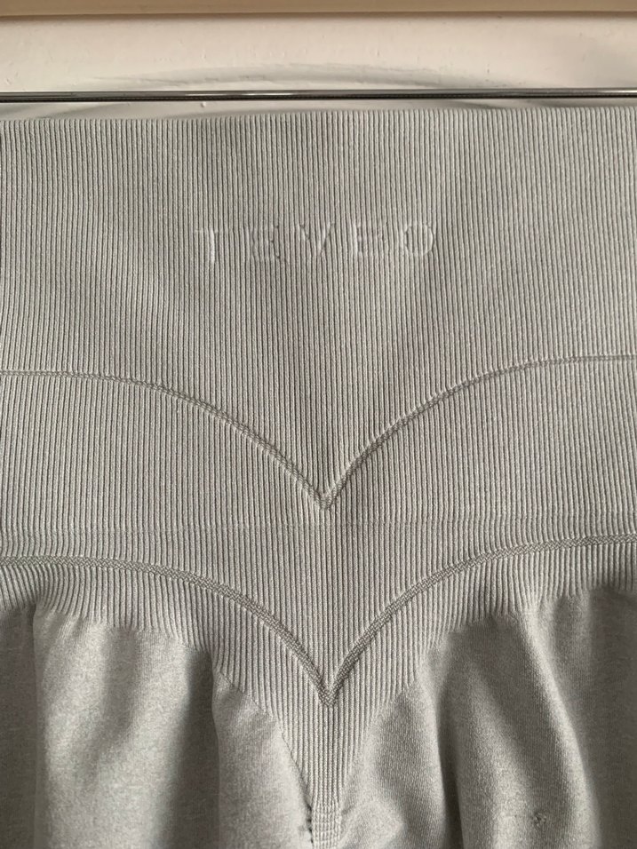 Gri Midi Kadın Tayt - Rahat ve Şık - Görsel 3