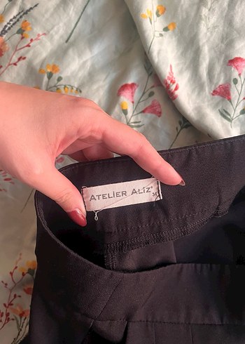 Zara Kadın Siyah Pilili Kumaş Pantolon