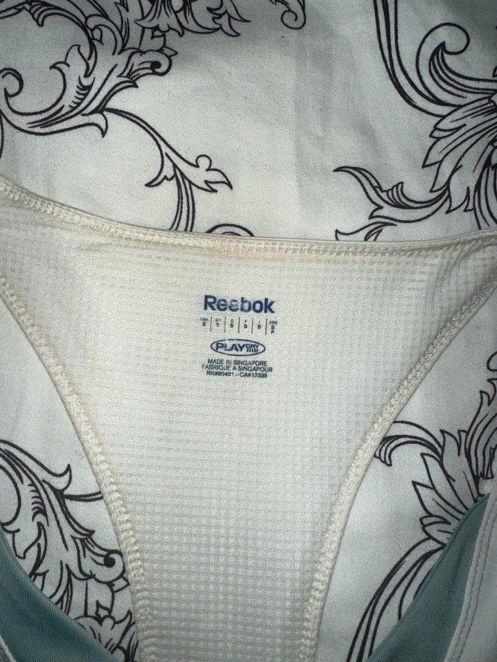 Beyaz V Yaka Spor Atlet - Görsel 3