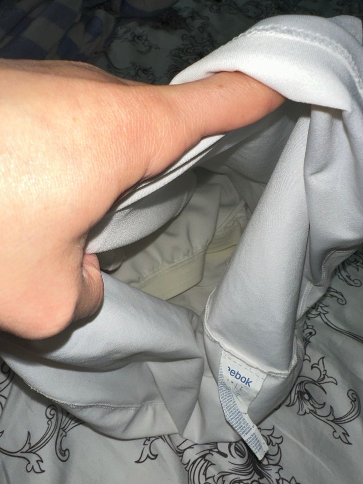 Beyaz V Yaka Spor Atlet - Görsel 5