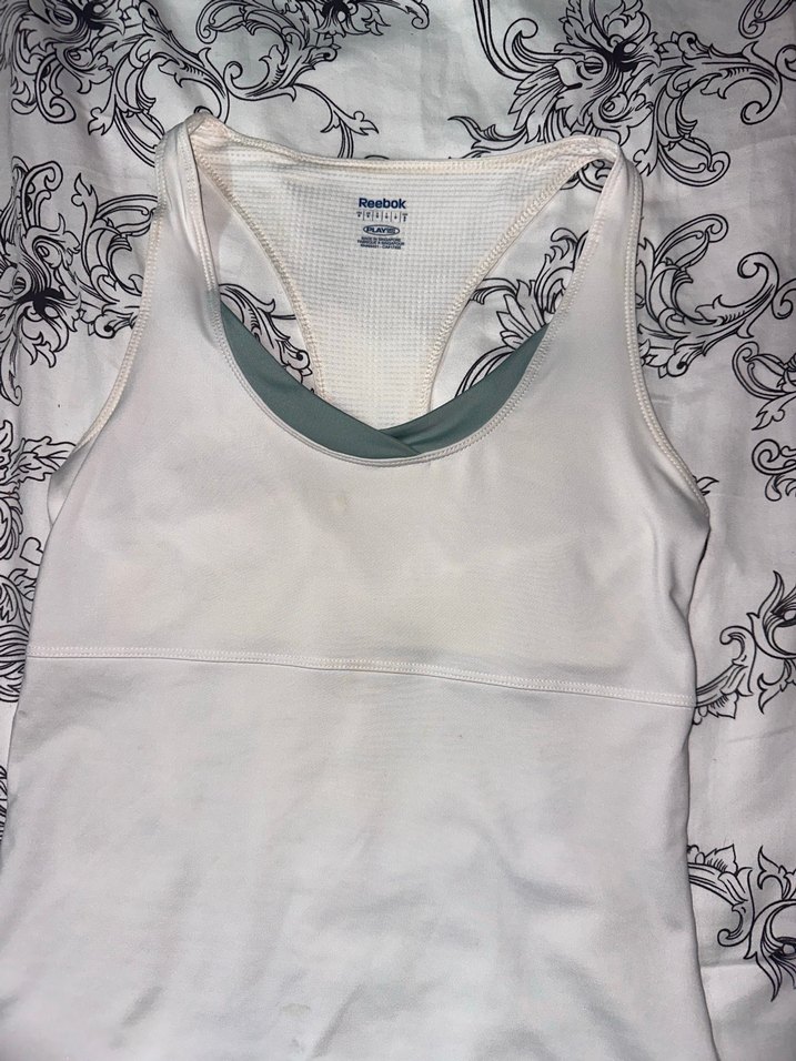 Beyaz V Yaka Spor Atlet - Görsel 2