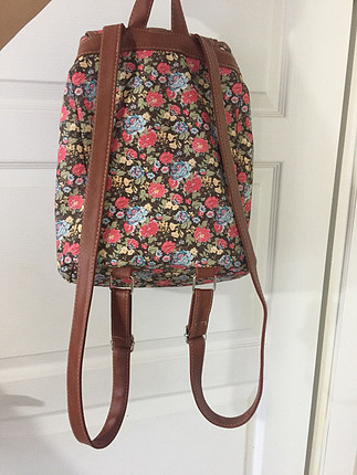çiçek desenli sırt çantası