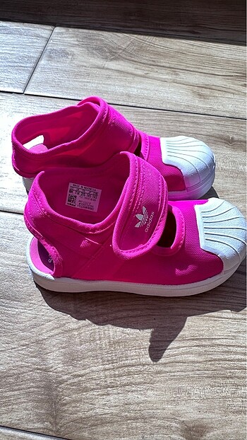 Adidas sandalet