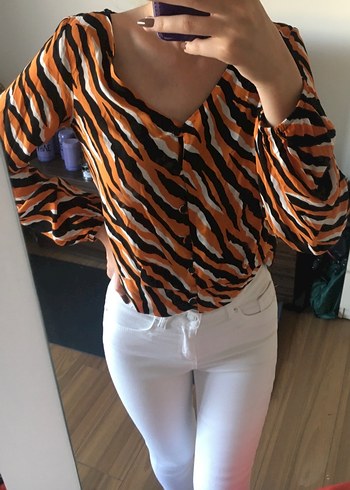 Turuncu Zebra Desenli V Yakalı Gömlek