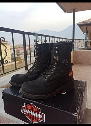 Harley Davidson Harley Davidson kadın bot 