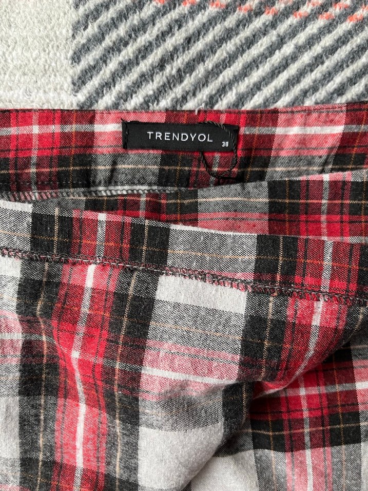 Gri-Kırmızı Ekose Pilili Midi Etek - Görsel 3
