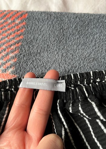 Siyah Çizgili Fırfırlı Tulum - Görsel 2