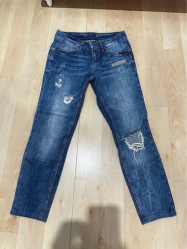Taş detaylı jean