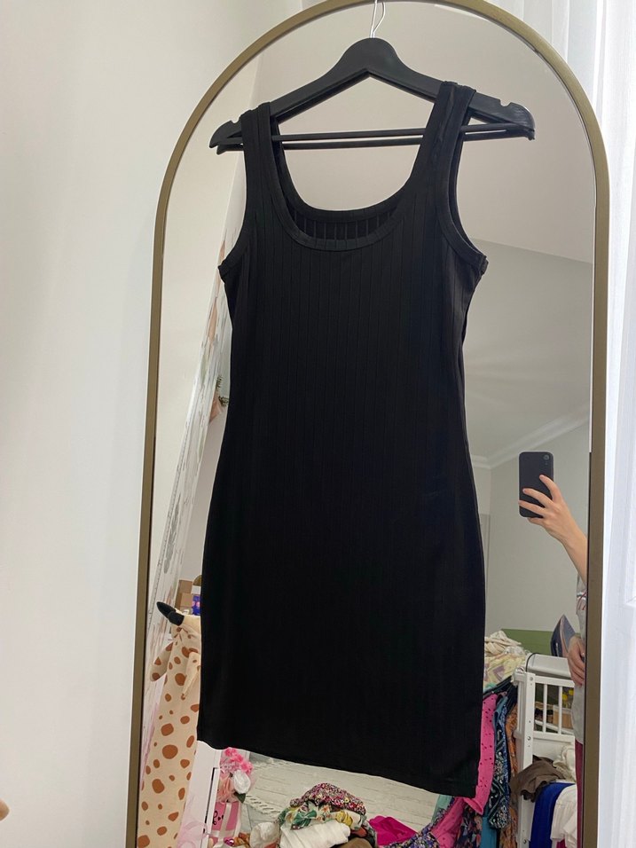 Siyah, Yüksek Yakalı, Kolsuz Midi Elbise - Görsel 2