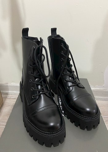 36 Beden Siyah Deri Gotik Kadın Bot