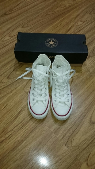 Beyaz converse