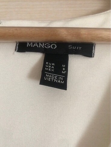 Mango Fit gösteren elbise