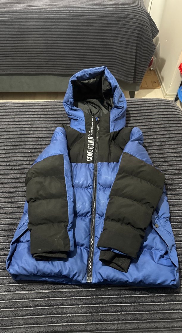 Erkek Çocuk Mavi Siyah Kapüşonlu Mont - Görsel 2