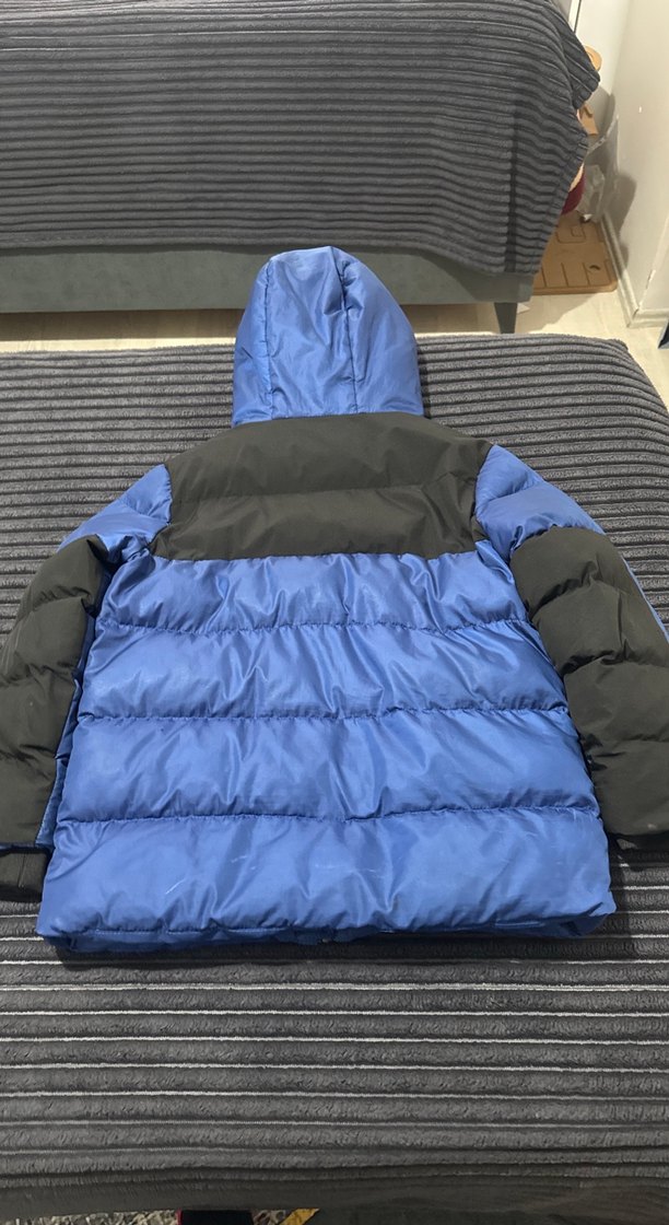 Erkek Çocuk Mavi Siyah Kapüşonlu Mont - Görsel 3