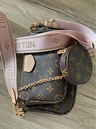Louis Vuitton multi pochette çanta