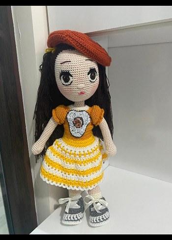 Sarı Elbiseli Örgü Bebek