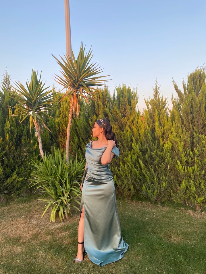 Mint yeşili saten abiye elbise - Görsel 3