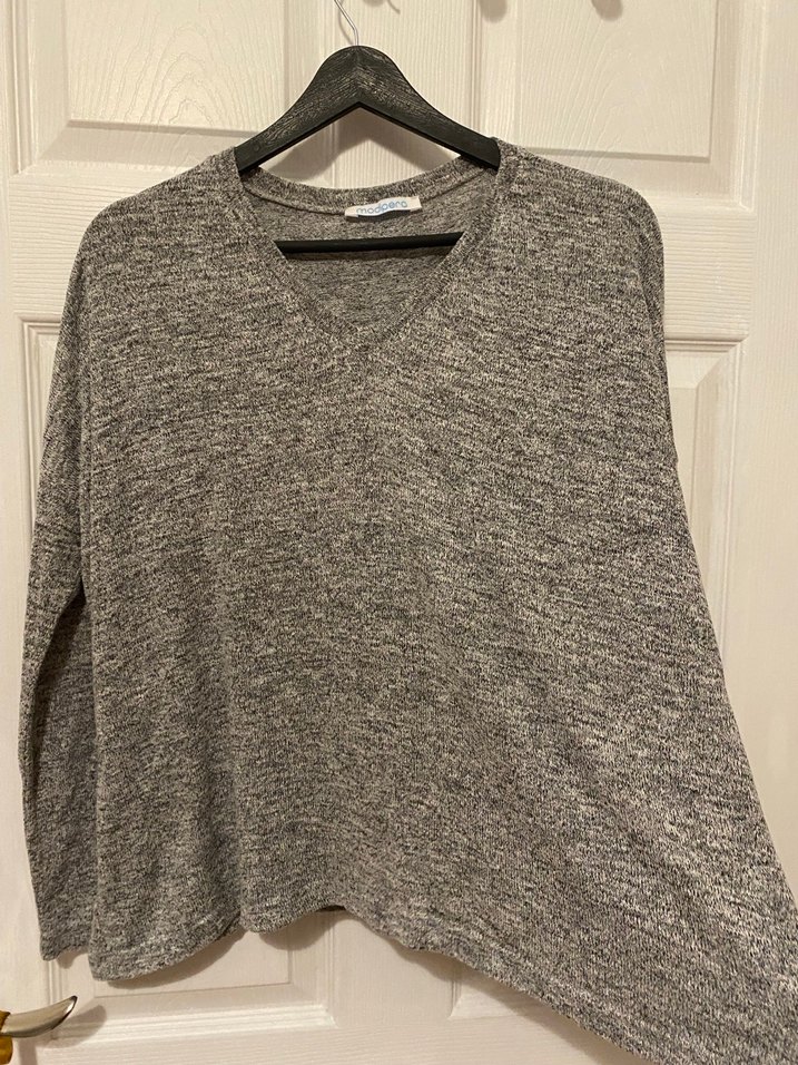 Gri V Yakalı Kadın Triko Kazak - Görsel 2