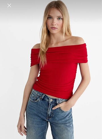 Stradivarius omzu açık bluz