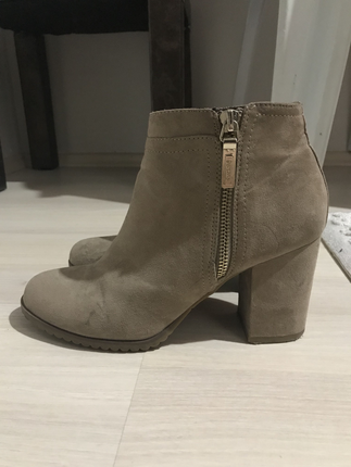 38 Beden Bershka topuklu bot