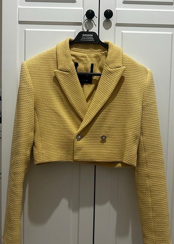 Zara Hardal Sarisi Dokulu Kisa Blazer Ceket