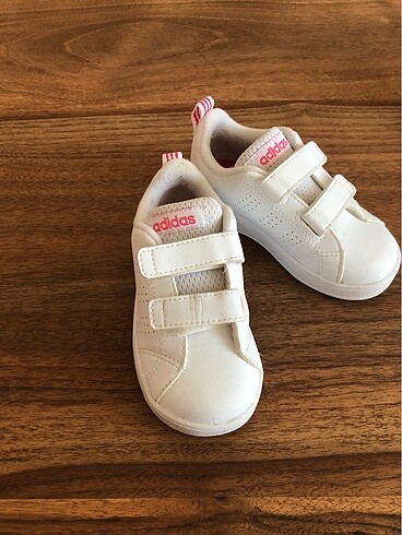ADİDAS 23 NUMARA KIZ BEBEK SPOR AYAKKABI