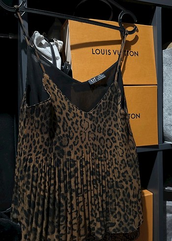 Kadın Leopar Desenli Pilili Askısız Bluz - Görsel 2