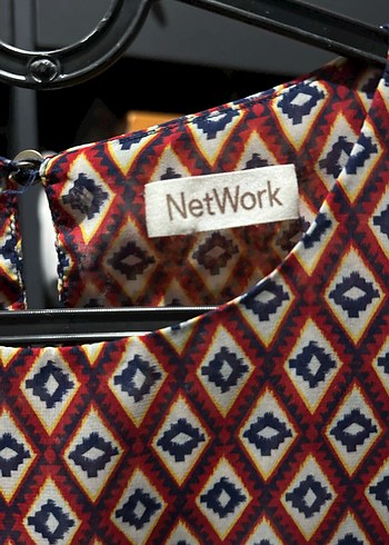 Desenli NETWORK kolsuz bluz - Görsel 3