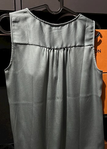 Su yeşili V Yakalı Kolsuz Kadın Bluz - Görsel 3