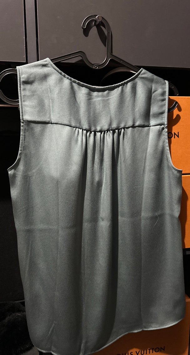 Su yeşili V Yakalı Kolsuz Kadın Bluz - Görsel 3