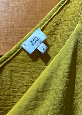 Sarı Düğmeli V Yaka Kadın Atlet - Görsel 3