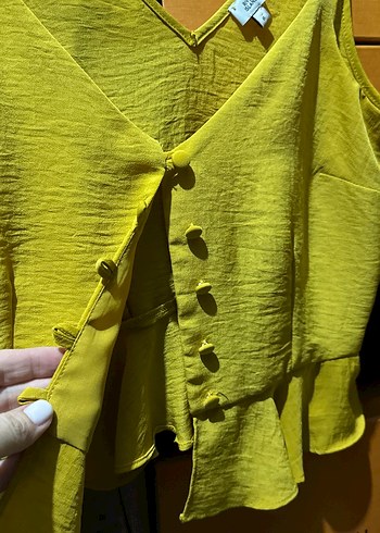 Sarı Düğmeli V Yaka Kadın Atlet - Görsel 2