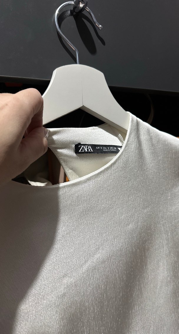 Sırtı komple açık ZARA saten crop bluz - Görsel 2