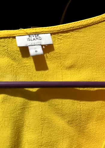 Sarı Düğmeli V Yakalı Kadın Bluz - Görsel 3