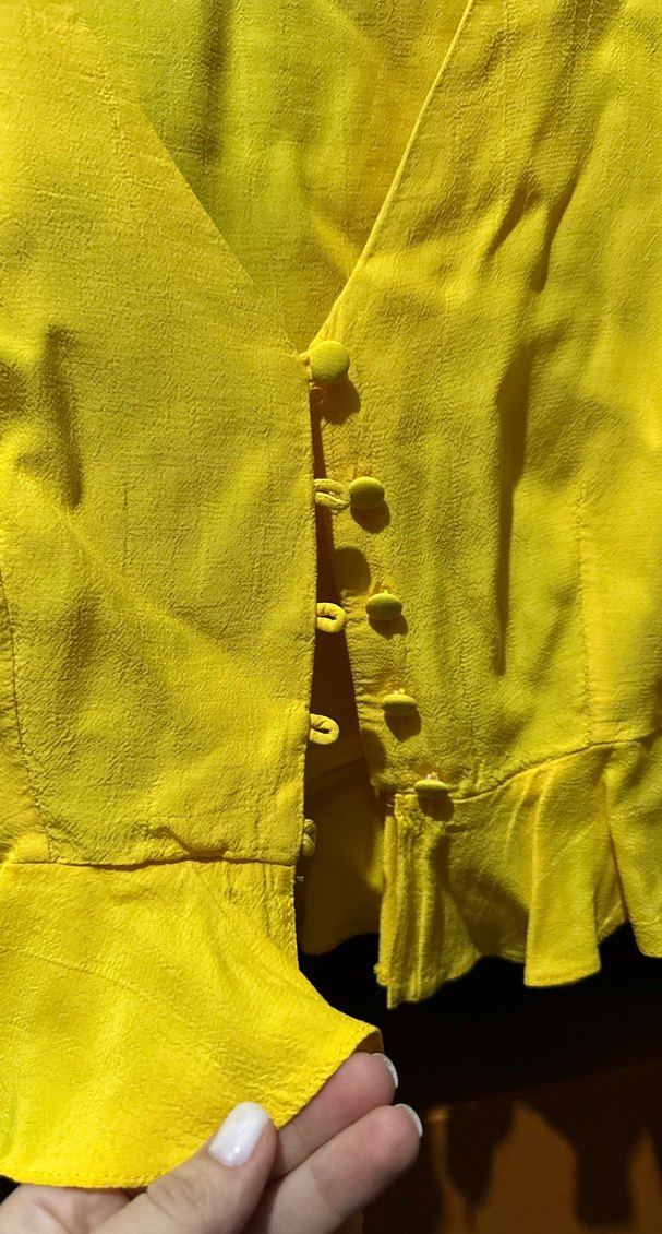 Sarı Düğmeli V Yakalı Kadın Bluz - Görsel 2