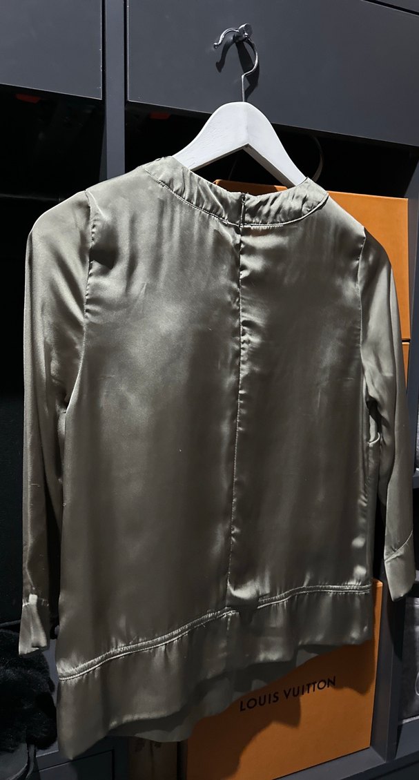 Yağ yeşiliDüğmeli Uzun Kollu Saten Bluz - Görsel 3