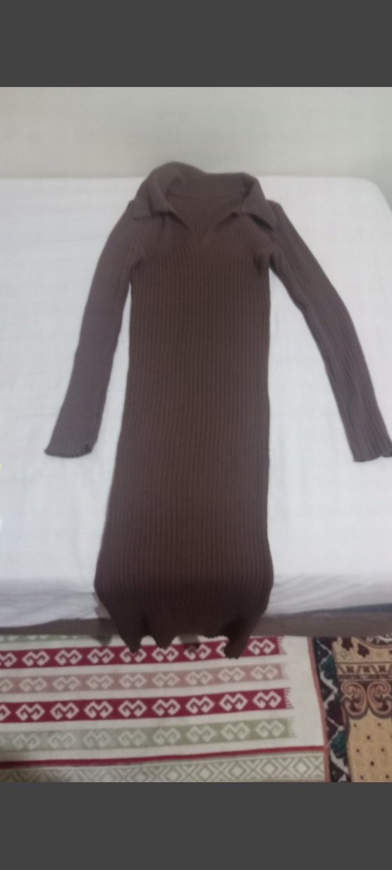 V Yaka Uzun Kahverengi Triko Elbise - Görsel 3