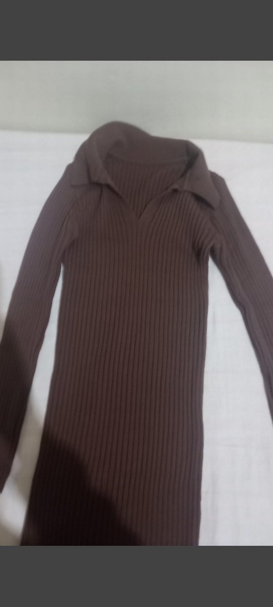 V Yaka Uzun Kahverengi Triko Elbise - Görsel 4