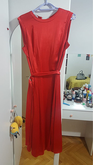 Kırmızı elbise