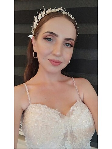 Tasarımcı Yaprak ve taş detaylı gelin tacı