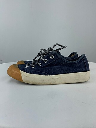 Zara Spor Ayakkabı %70 İndirimli.