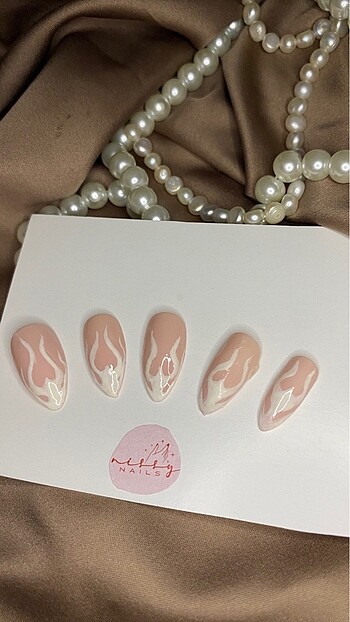 Beden Burnin vanilla nail art takma tırnak