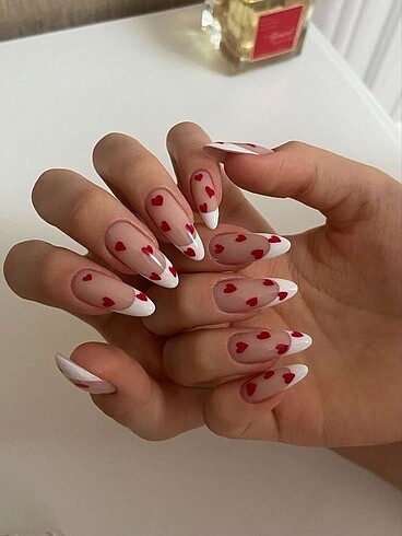 Kalpli french nail art takma tırnak