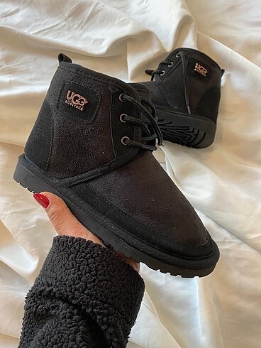 Ugg içi tüylü bağcıklı siyah bot