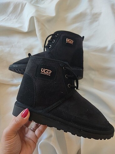 Ugg içi tüylü bağcıklı bot siyah