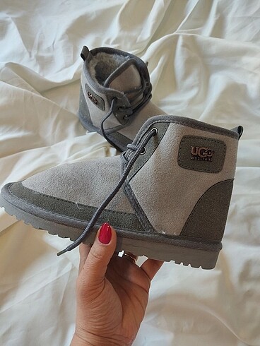 37 Beden Ugg bağcıklı içi tüylü gri bot