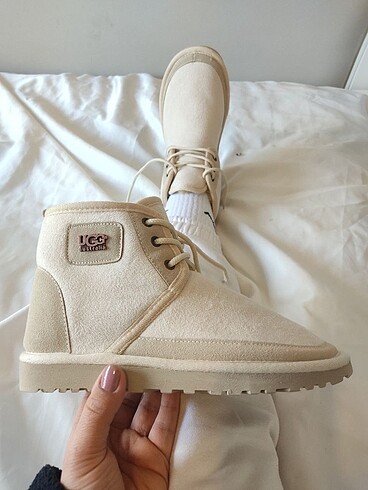 Ugg UGG bağcıklı içi tüylü bot bej