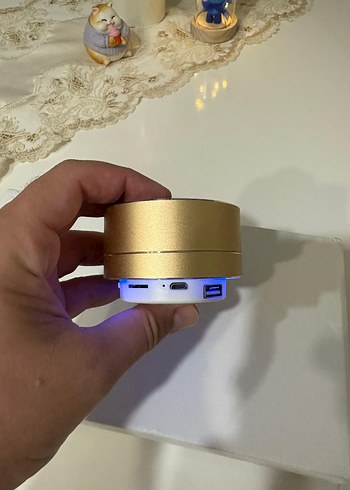 Altın Renkli Bluetooth Hoparlör
