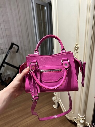 Pembe çanta