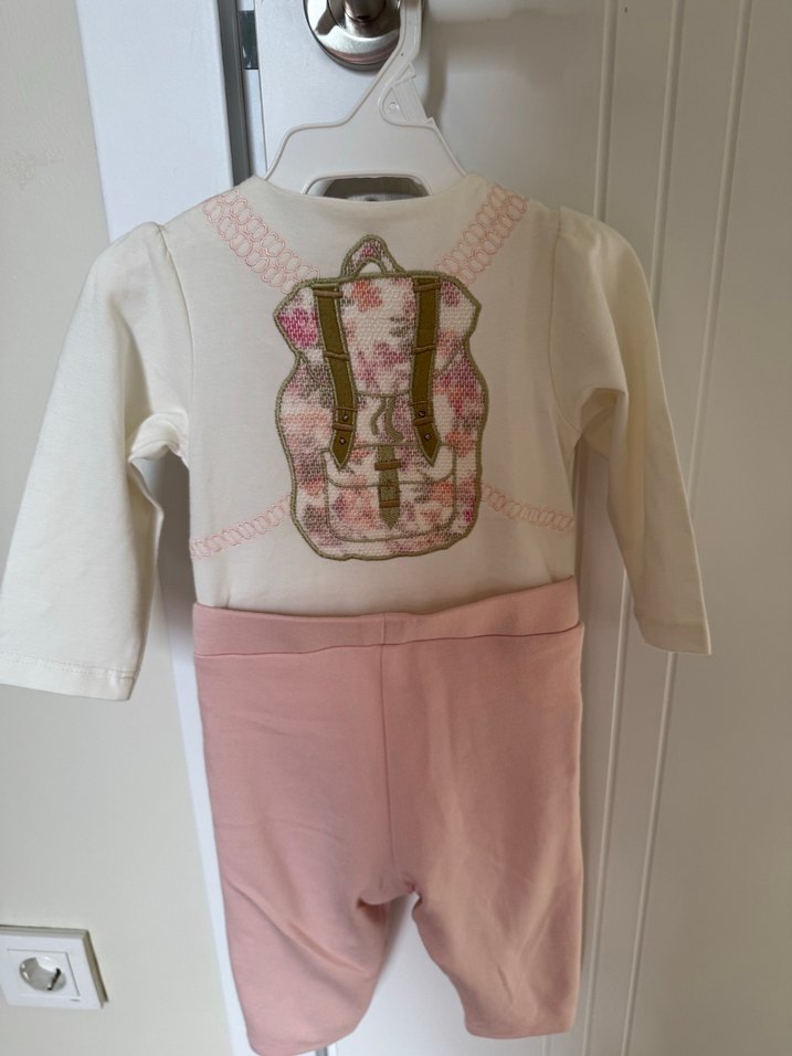 Dantel işlemeli uzun kollu bebek tulumu - Görsel 2